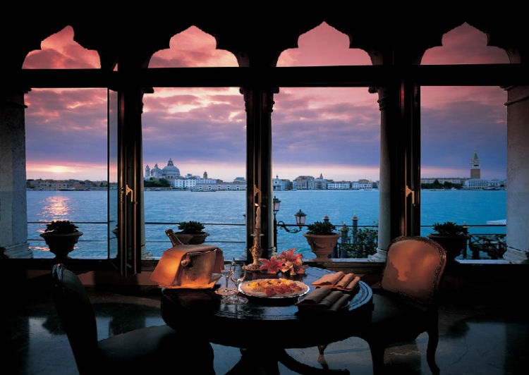 Succuba Dreaming about romantic weekend in Venice custom pic 1