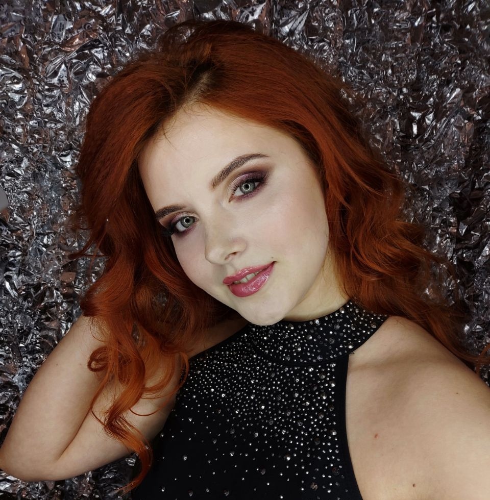 GingerMiracle Welcome to my room, a very sensual and burning show awaits you here! image: 2