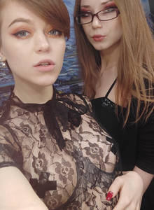 Лина и Ксюша декабрь 2019