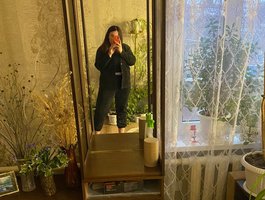 Pagina de profil al modelului Alinax si informatii