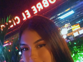 I love to be elegant and sexy
