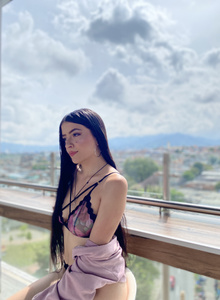 Look at me honey
