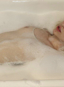Ashley-Dream bubble bath photo 10180703