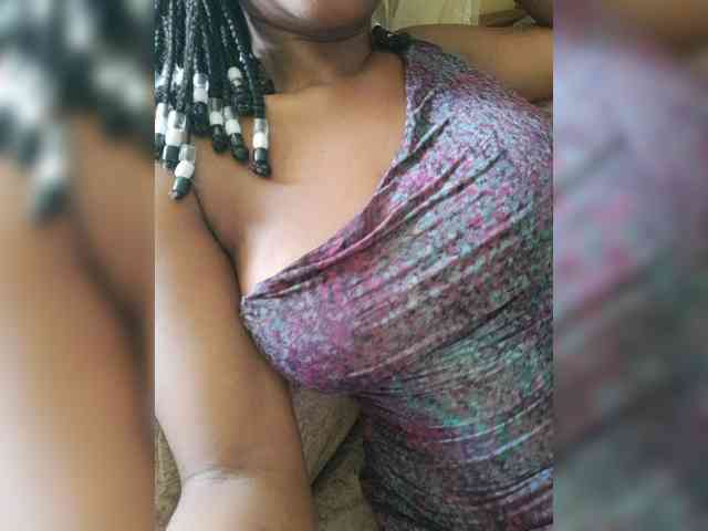 Prettyebonygirl