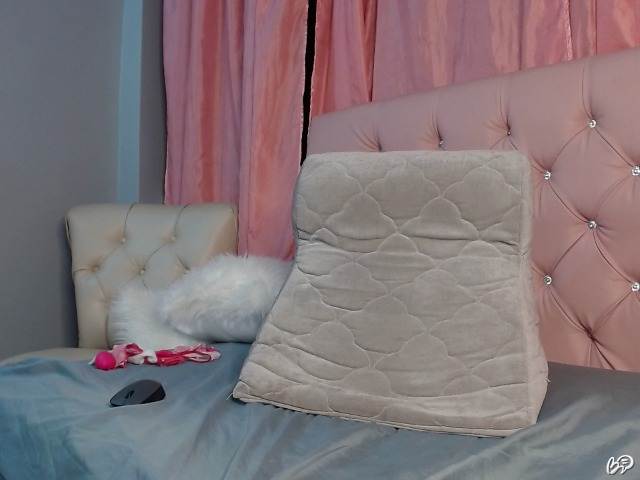 Профиль и данные модели Alexa-dream на BongaCams